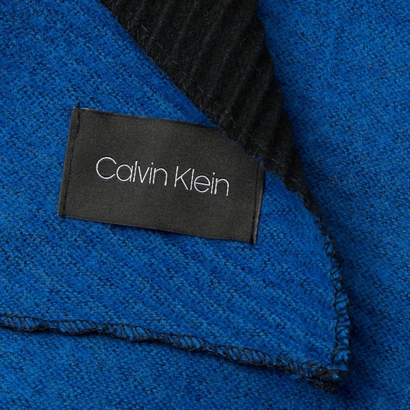 Calvin Klein Pleated Double-Faced Blanket Scarf - Picture 3 of 4